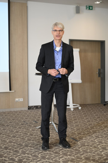 Prof. Dr.-Ing. Uwe Neumann auf der diesjährigen IAM-Konferenz in Nürnberg