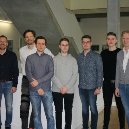 (v.l.) Prof. Dr. Darius Schippritt, Prof. Dr. Christian Koch, Patrick Althoff, Maximilian Sommer, Jonas Müntefering, Robin Wittkamp, Dipl.-Ing. Tobias Nolte haben gemeinsam an dem Projekt gearbeitet.