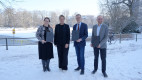 HSHL-Präsidentin Prof. Dr.-Inga Kira Kastell mit NRW-Wirtschaftsministerin Mona Neubaur, Thomas Frye (IHK Arnsberg) und Prof. Dr.-Ing. Stefan Lier (FH Südwestfalen)