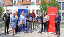 v.l. Alexander Korte, Prof. Dr. Sabine Hollmann, Sandra Schlösser, Anne Marie Troja, Henning Kröger, Erik Göppert, Jan Passmann, Marie Klein, Thomas Raulf, Lara Sophie Trautmann, Jürgen Riepe.