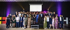 Gruppenbild der Absolvierenden der Hochschule Hamm-Lippstadt, Standort Lippstadt