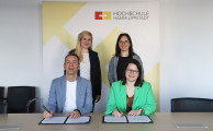 Marcus Schiffer (Schulleiter Arnold-Freymuth-Gesamtschule Hamm), Prof. Dr. Ing. Kira Kastell (Präsidentin der Hochschule Hamm Lippstadt), Karola Eisenblätter (MINT-Beauftragte der Arnold-Freymuth-Gesamtschule), Kerstin Woldorf (Sachgebietsleitung Schulzusammenarbeit an der HSHL)